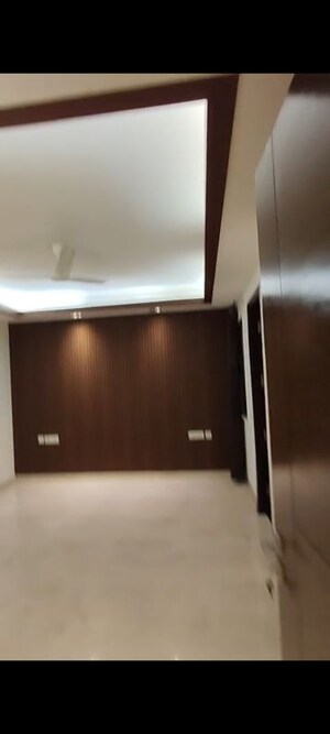 Furnished Amenities in 4 BHK Builder Floor at East Of Kailash – for Rent