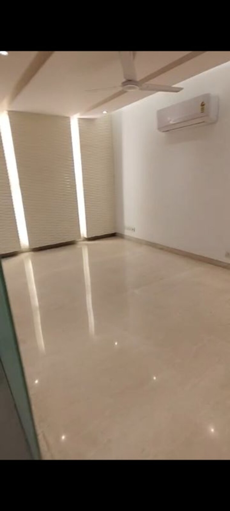Room, east of kailash 4 Bedroom 300 Sq.Yd. Builder Floor In East Of Kailash Delhi 10536180
