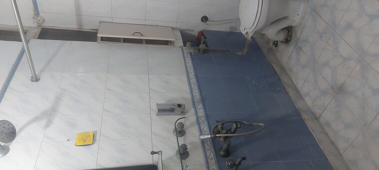 Bathroom, ip extension 2 Bedroom 950 Sq.Ft. Apartment In Ip Extension Delhi 10536170