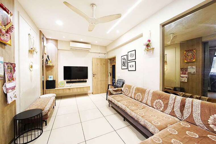 Living Room, new ranip 2 Bedroom 130 Sq.Yd. Apartment In New Ranip Ahmedabad 10536200