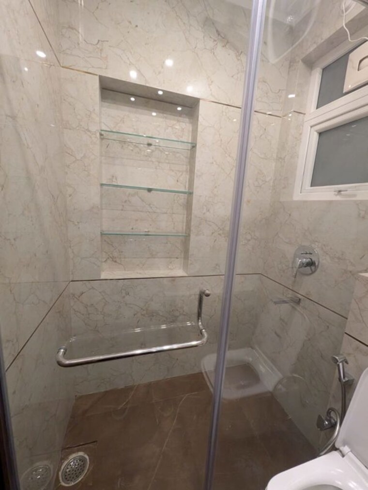 Bathroom, dlf phase ii 3 Bedroom 1900 Sq.Ft. Builder Floor In Dlf Phase ii Gurgaon 10536212