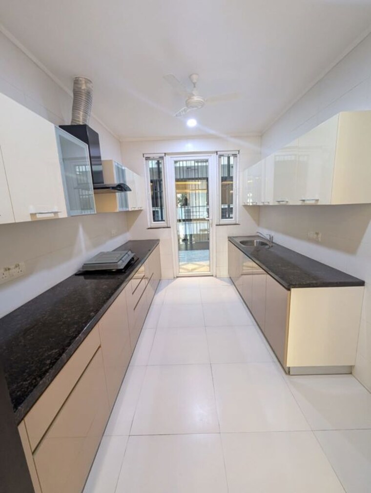 Kitchen, dlf phase ii 3 Bedroom 1900 Sq.Ft. Builder Floor In Dlf Phase ii Gurgaon 10536212