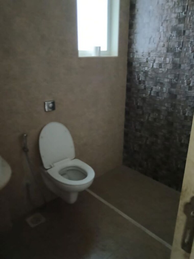 Bathroom, belvalkar-mitrangan 3 Bedroom 1150 Sq.Ft. Apartment In Baner Pune 10536221