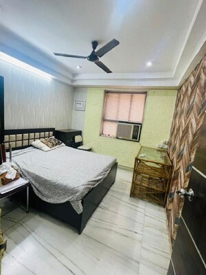 Bedroom in 1 BHK Apartment at Bandra West – for Rent