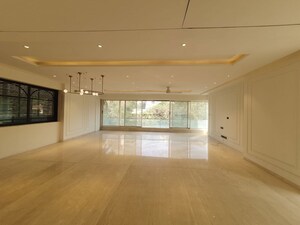 Room in 4 BHK Apartment at Pali Hill – for Rent