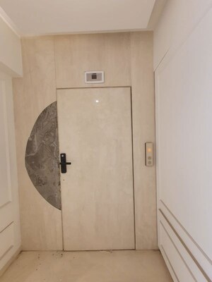 Furnished Amenities in 4 BHK Apartment at Pali Hill – for Rent