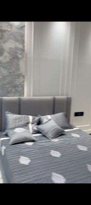 Room in 3 BHK Apartment at Andheri West – for Sale