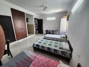 Bedroom in  Pg at Ansal Golf Links 1 – for Rent