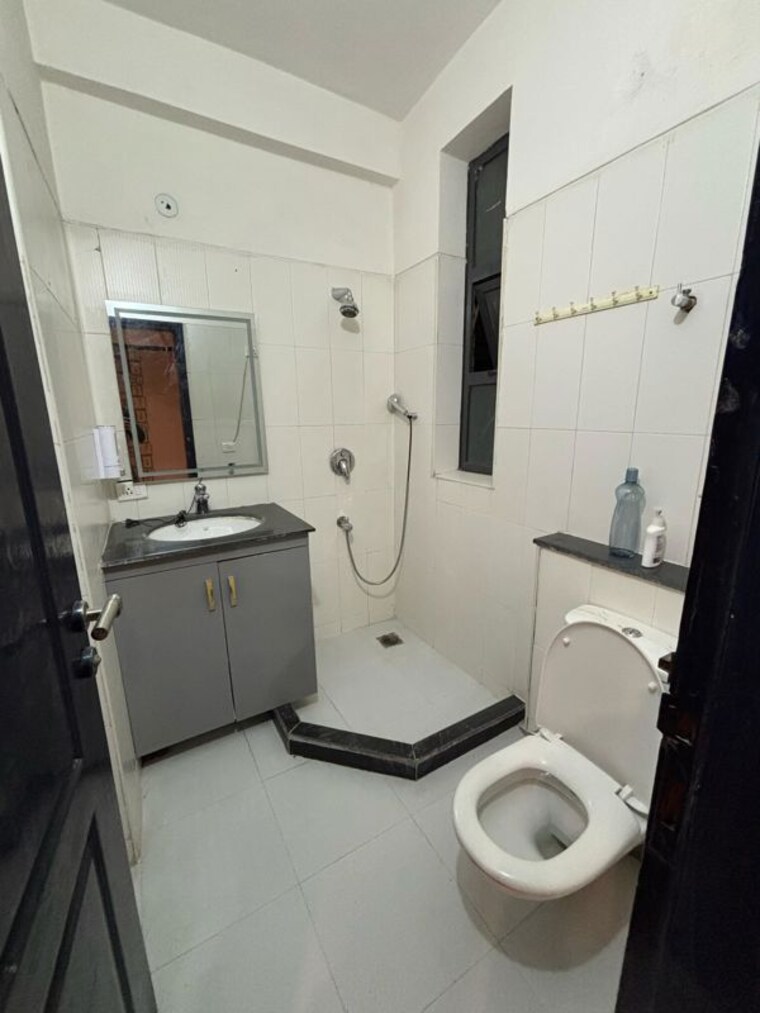 Bathroom, unitech-horizon 3.5 Bedroom 1768 Sq.Ft. Apartment In Pi Greater Noida Greater Noida 10536239