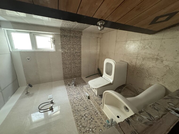 Bathroom, rise-organic-homes 3.5 Bedroom 1733 Sq.Ft. Apartment In Mahurali Ghaziabad 10536281
