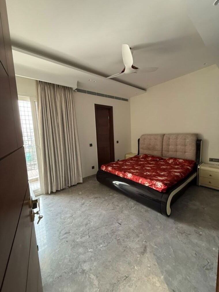 Bedroom, sarvodaya enclave 3 Bedroom 200 Sq.Yd. Builder Floor In Sarvodaya Enclave Delhi 10536286