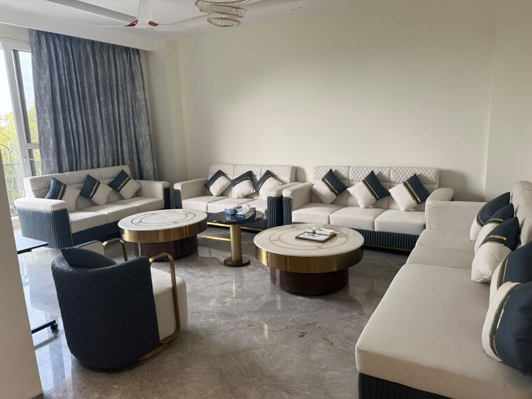 Living Room, sarvodaya enclave 3 Bedroom 200 Sq.Yd. Builder Floor In Sarvodaya Enclave Delhi 10536286