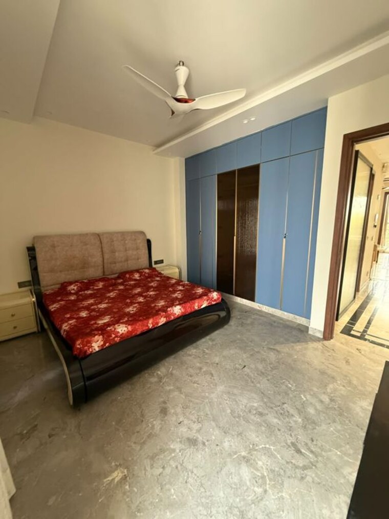 Bedroom, sarvodaya enclave 3 Bedroom 200 Sq.Yd. Builder Floor In Sarvodaya Enclave Delhi 10536286