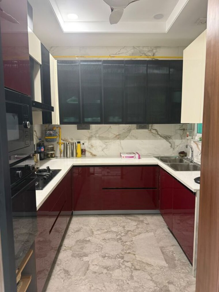 Kitchen, sarvodaya enclave 3 Bedroom 200 Sq.Yd. Builder Floor In Sarvodaya Enclave Delhi 10536286