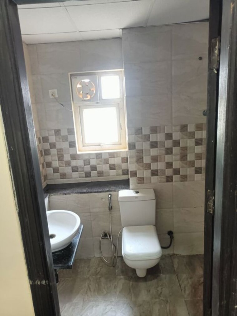 Bathroom, apex-athena 3 Bedroom 1900 Sq.Ft. Apartment In Sector 75 Noida 10536293
