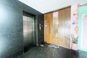Room in 3 BHK Apartment at Motera – for Sale