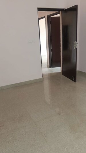 Room in 2 BHK Independent House at Phi Iii Greater Noida – for Rent