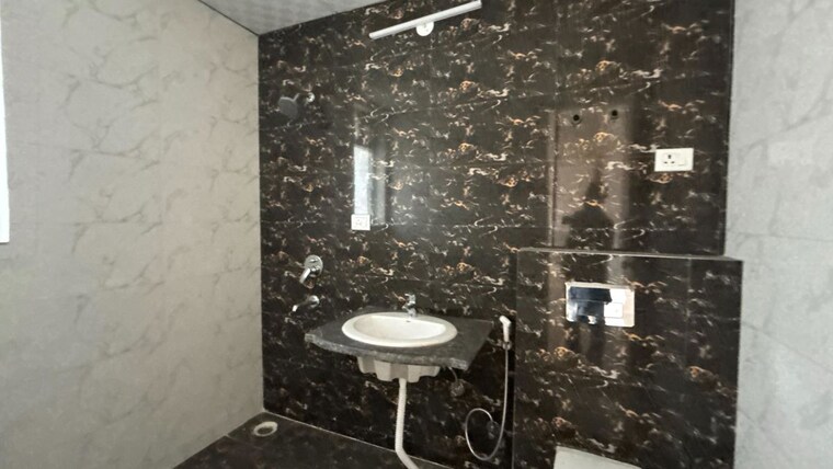 Bathroom, antriksh-golf-view 3 Bedroom 1750 Sq.Ft. Apartment In Sector 78 Noida 10536384