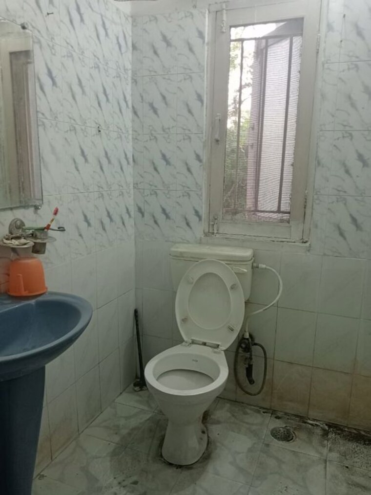 Bathroom, rwa-apartments-sector-37 1 Bedroom 650 Sq.Ft. Independent House In Sector 37 Noida 10536437