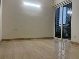 Room in 2.5 BHK Apartment at Gaur Sportswood, Sector 79 – for Rent