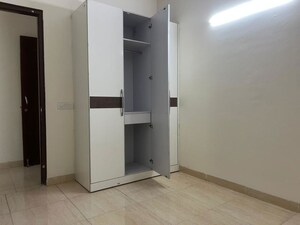 Room in 2.5 BHK Apartment at Gaur Sportswood, Sector 79 – for Rent