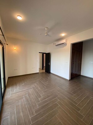 Room in 3 BHK Apartment at Hero Homes Gurgaon, Sector 104 – for Sale