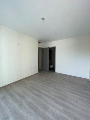Room in 2 BHK Apartment at Union Park, Chembur – for Rent