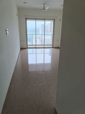 Room in 2 BHK Apartment at JP Decks, Goregaon East – for Rent