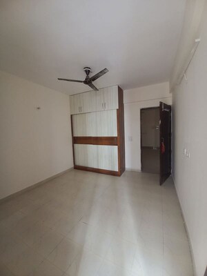 Room in 2 BHK Apartment at Ninex RMG Residency, Sector 37c – for Rent