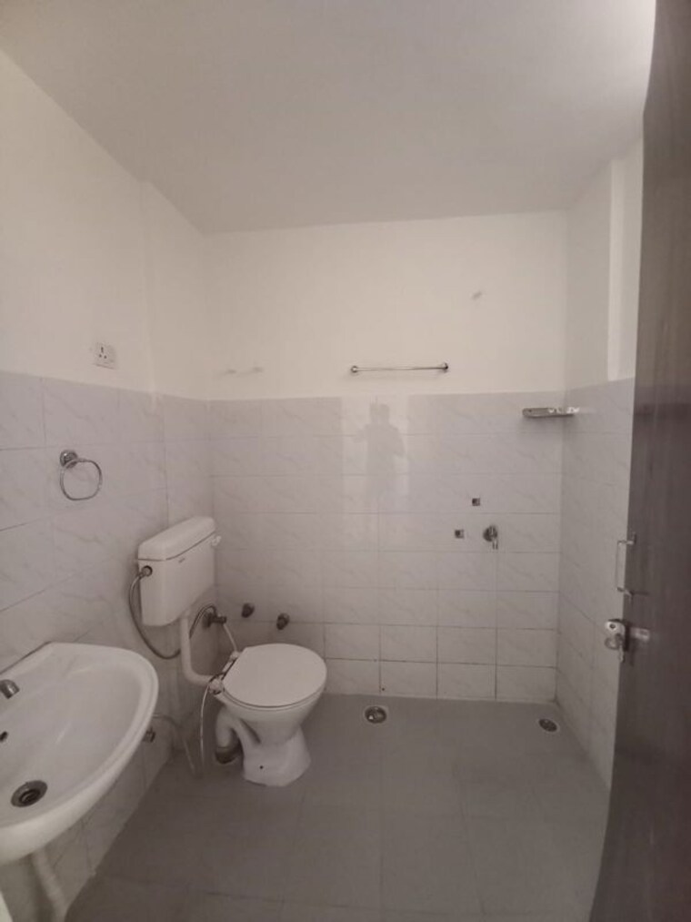 Bathroom, ninex-rmg-residency 2 Bedroom 700 Sq.Ft. Apartment In Sector 37c Gurgaon 10536478
