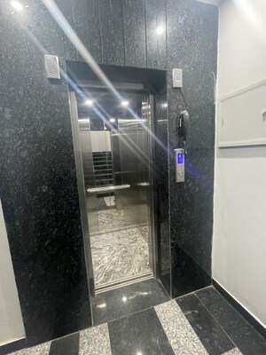 Lift in 2 BHK Apartment at BPTP Green Oaks, Sector 70a – for Rent