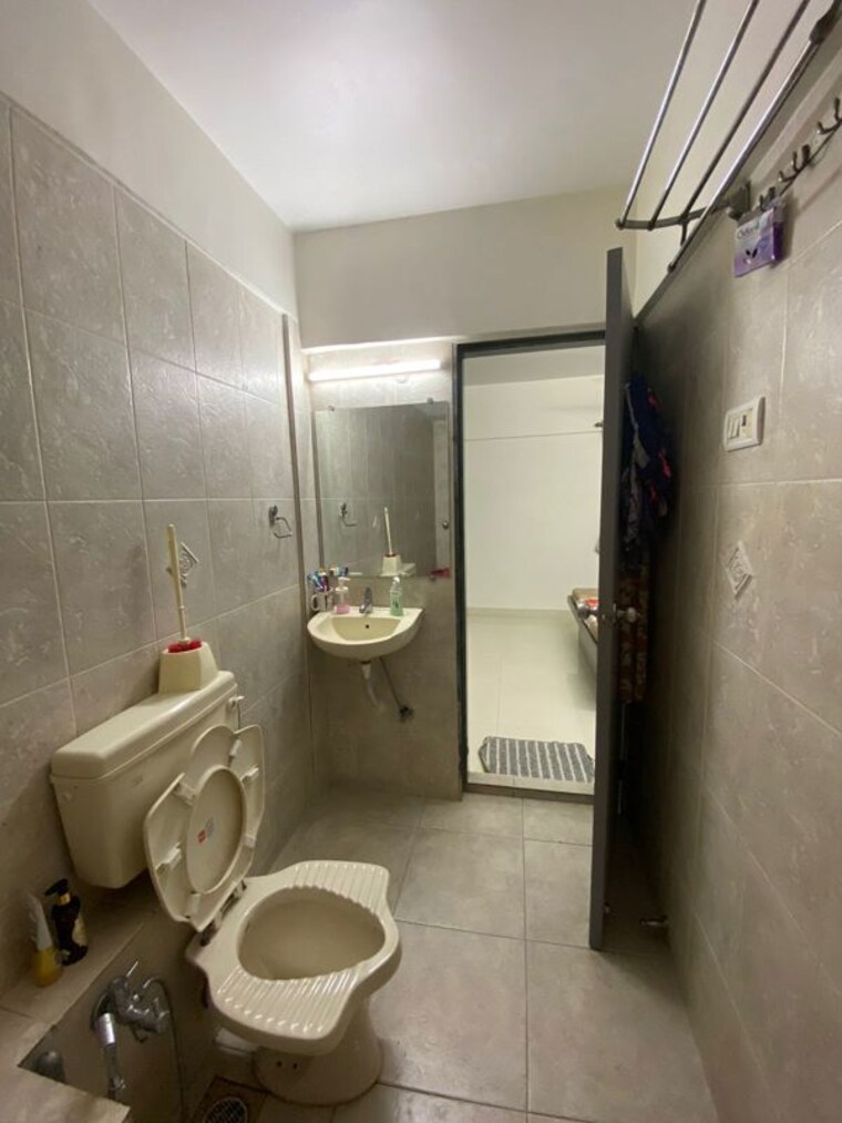 Bathroom, blue-chip-apartment 2 Bedroom 1050 Sq.Ft. Apartment In Juhu Mumbai 10536499