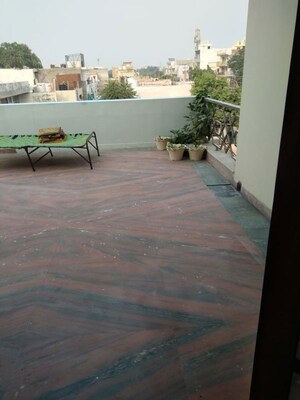 Parking in 1 BHK Independent House at Sector 7 – for Rent