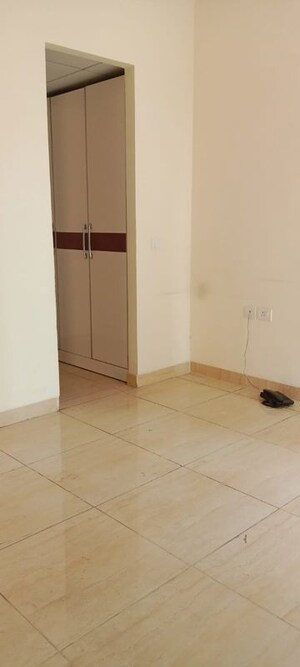 Room in 2.5 BHK Apartment at Gaur Sportswood, Sector 79 – for Rent