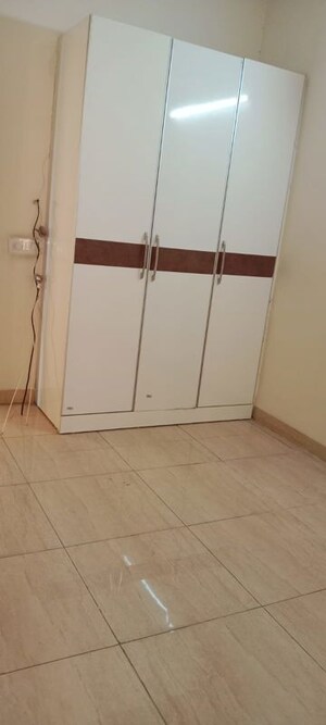 Room in 2.5 BHK Apartment at Gaur Sportswood, Sector 79 – for Rent