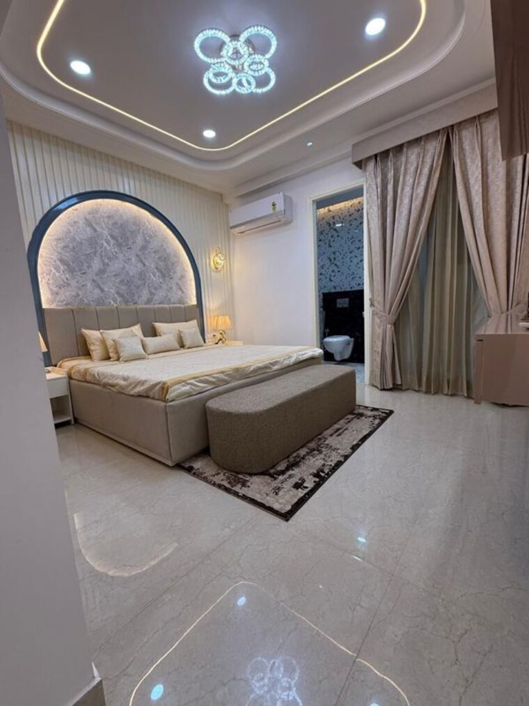 Room, ambala highway 3 Bedroom 125 Sq.Yd. Apartment In Ambala Highway Zirakpur 10536525