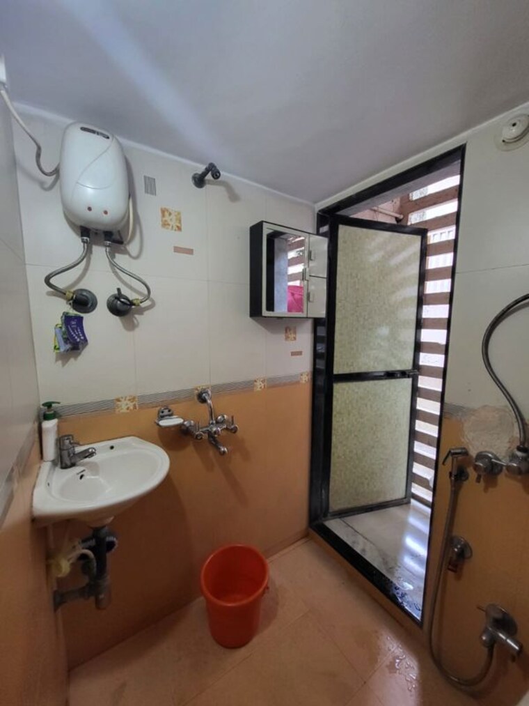 Attached Bathroom, goregaon west 1 Bedroom 410 Sq.Ft. Apartment In Goregaon West Mumbai 10536526