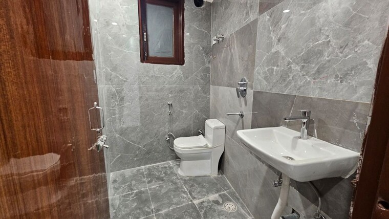 Bathroom, neb sarai 1 Bedroom 450 Sq.Ft. Builder Floor In Neb Sarai Delhi 10536552