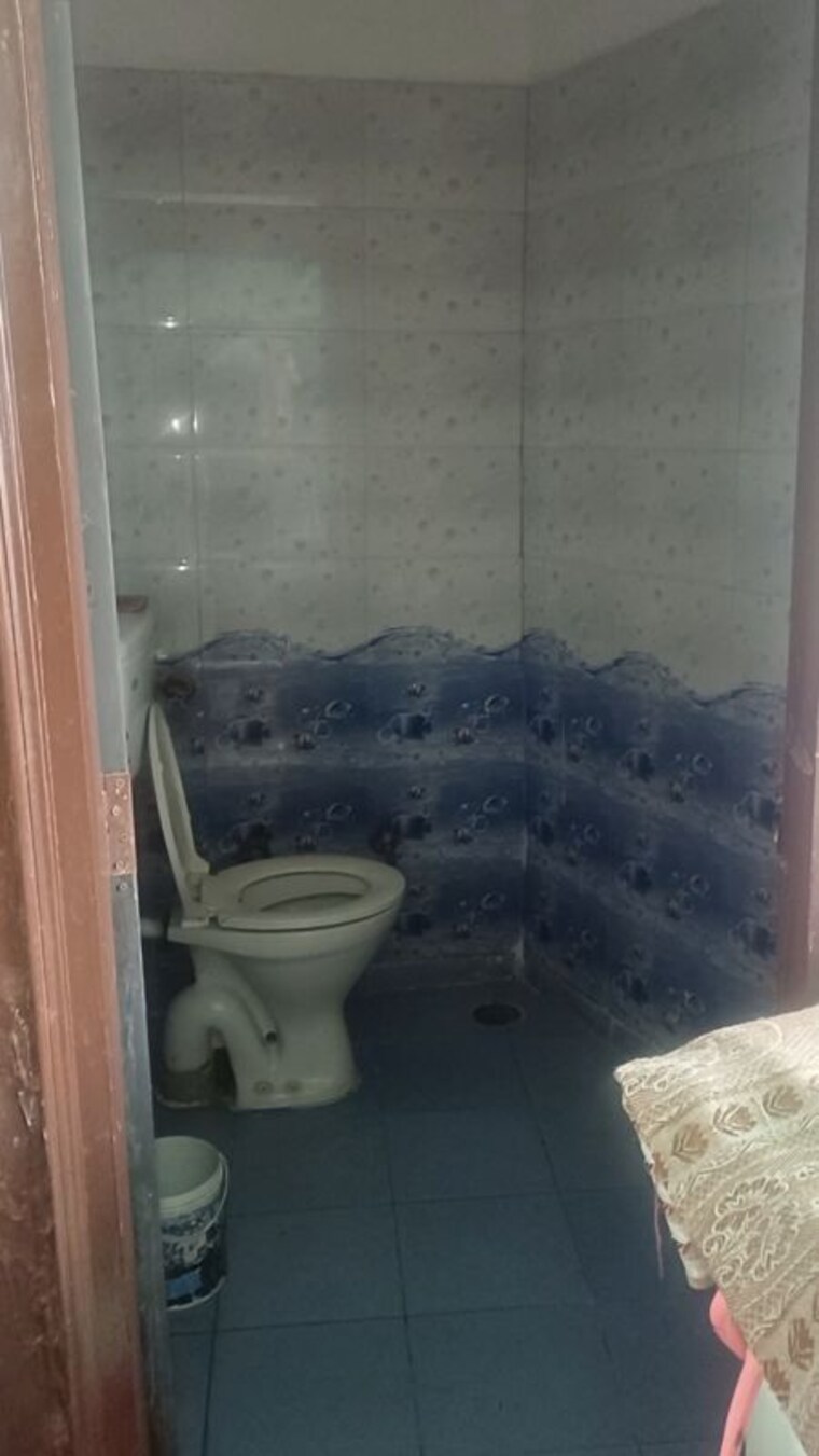 Bathroom, balaji-enclave 3 Bedroom 980 Sq.Ft. Apartment In Govindpuram Ghaziabad 10536599