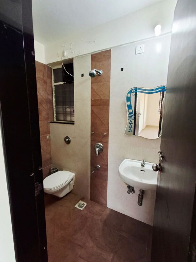 Bathroom, aditya-garden-city 2 Bedroom 910 Sq.Ft. Apartment In Warje Pune 10531834