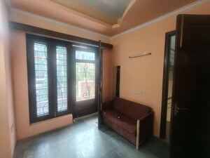 Room in 3 BHK Builder Floor at Indrapuram – for Rent