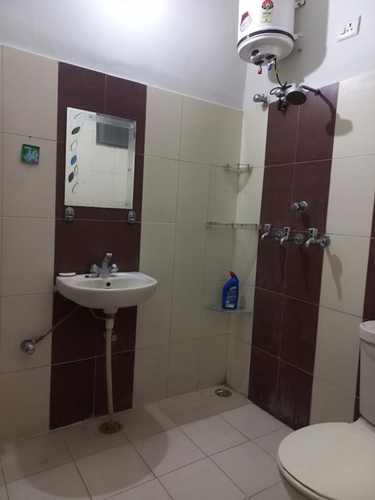 Bathroom, kharar Pg For Girls In Kharar 10536634