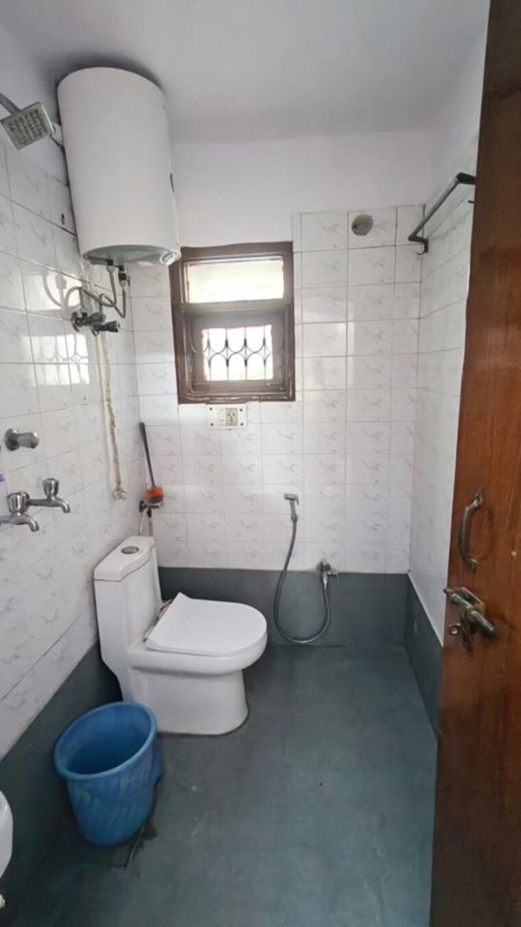Bathroom, indrapuram 2 Bedroom 350 Sq.Ft. Builder Floor In Indrapuram Ghaziabad 10536625