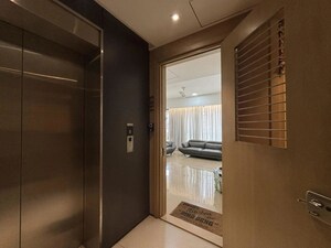 Room in  Office Space at One BKC, Bandra East – for Rent