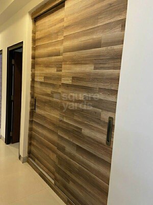 Room in 4 BHK Apartment at Sector 103 – for Sale