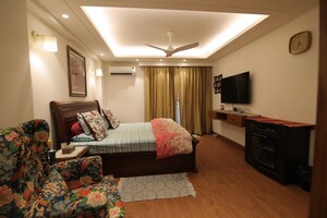 Room in 4 BHK Builder Floor at Suncity – for Sale