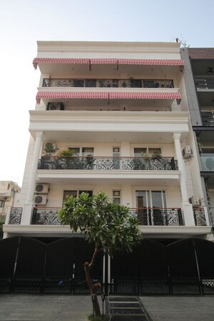 4 BHK Builder Floor – Exterior View View at Suncity - for Sale