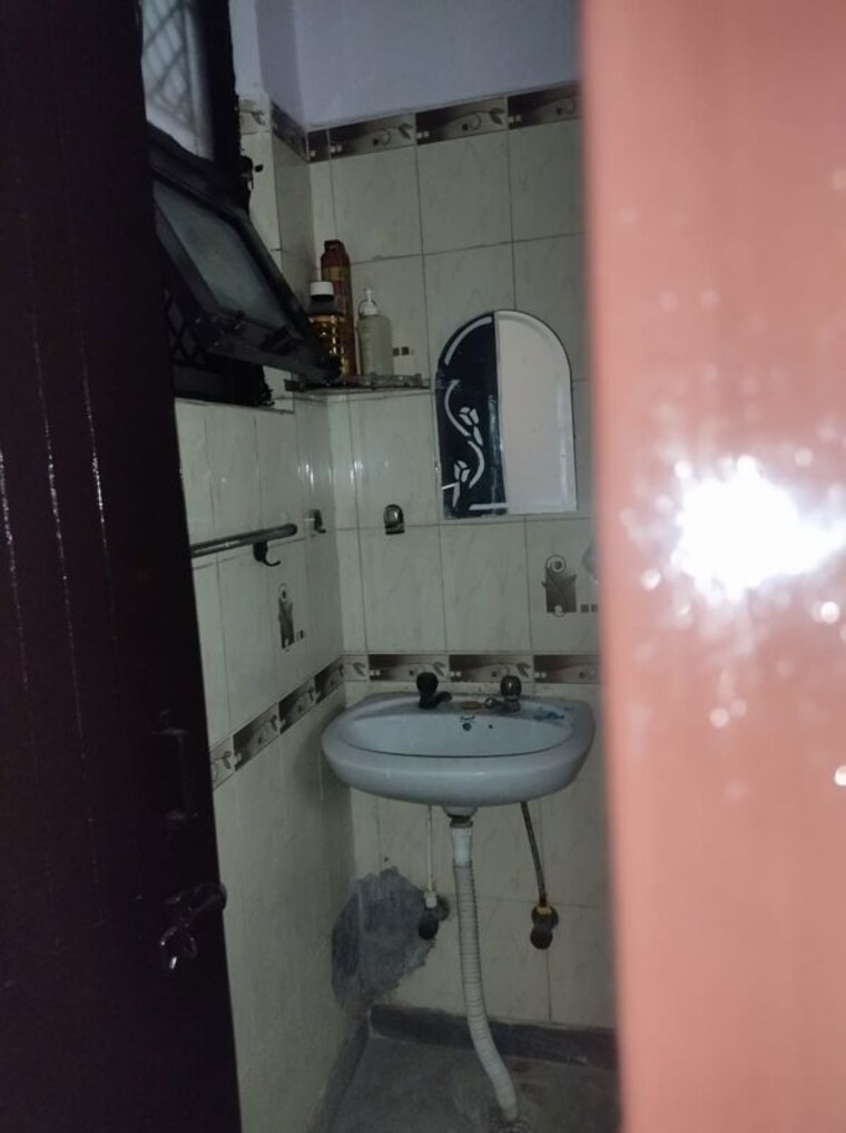 Bathroom, spring-field 2 Bedroom 1150 Sq.Ft. Builder Floor In Sector 31 Faridabad 10536687