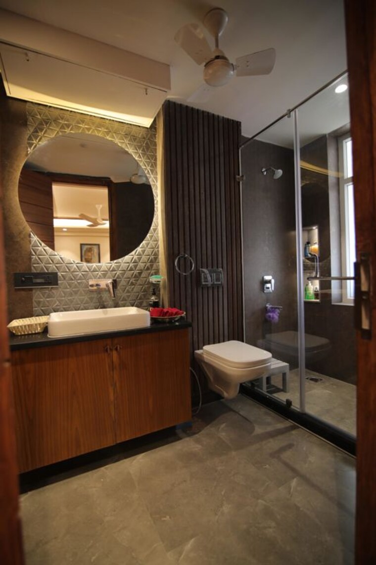Bathroom, suncity-township-gurgaon 4 Bedroom 276 Sq.Yd. Builder Floor In Sector 54 Gurgaon 10536698