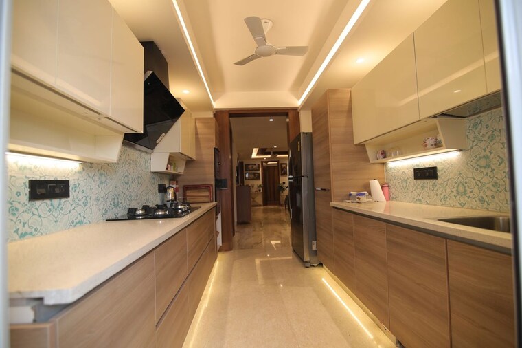 Kitchen, suncity-township-gurgaon 4 Bedroom 276 Sq.Yd. Builder Floor In Sector 54 Gurgaon 10536698